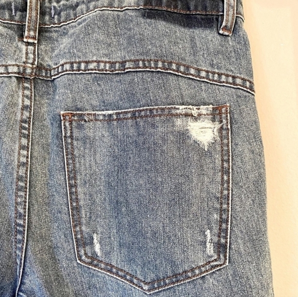 FOREVER 21 Womens Size 10 Distressed Jeans - Picture 3 of 6